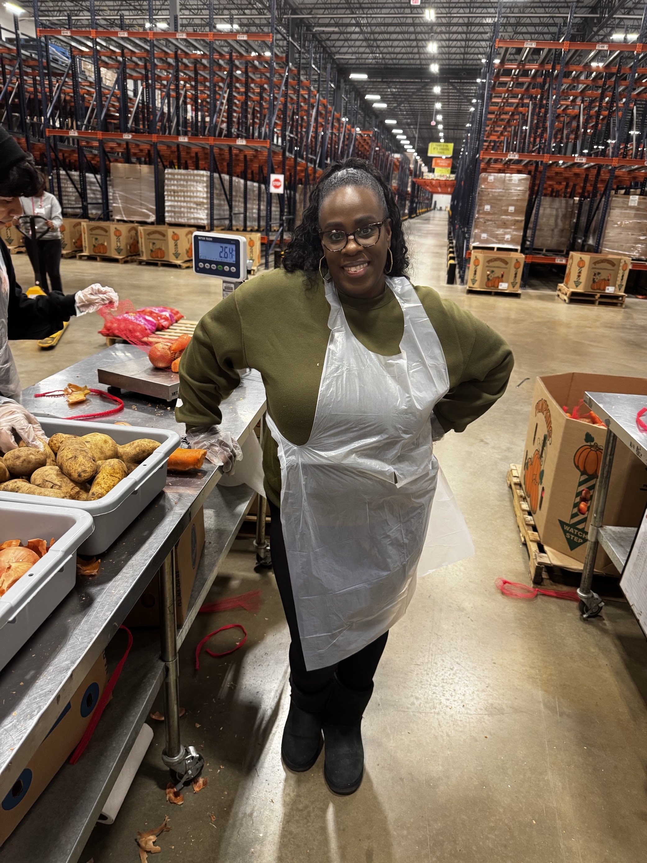US team volunteering at the Atlanta food bank